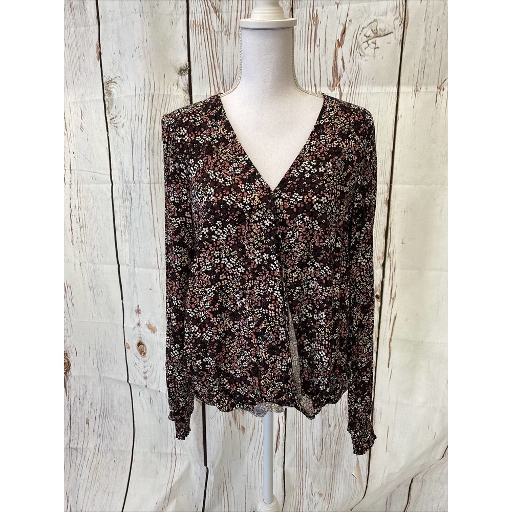 NWT Women's RECREATION Long Sleeve Wrap Floral Top Size M